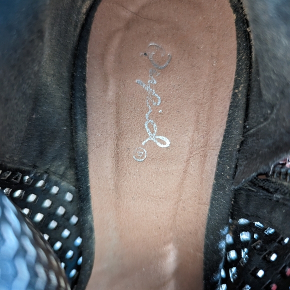 Shoes - Picture 5 of 6